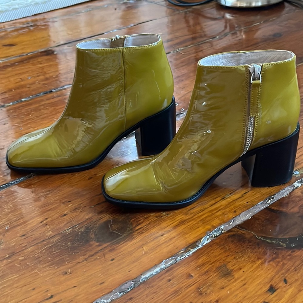 Intentionally Blank Yellow Patent Leather Heel